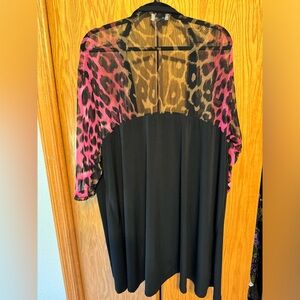 Southern charm kimono, one size fits all, smoke-free home.